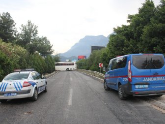 Antalya'da Sürücüler Kazaya Bakarken 5 Araç Birbirine Girdi