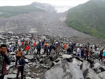 Çin'de ki heyelan bir köyü yok etti