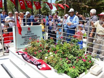 Ömer Halisdemir'in Kabrine Ziyaretçi Akını