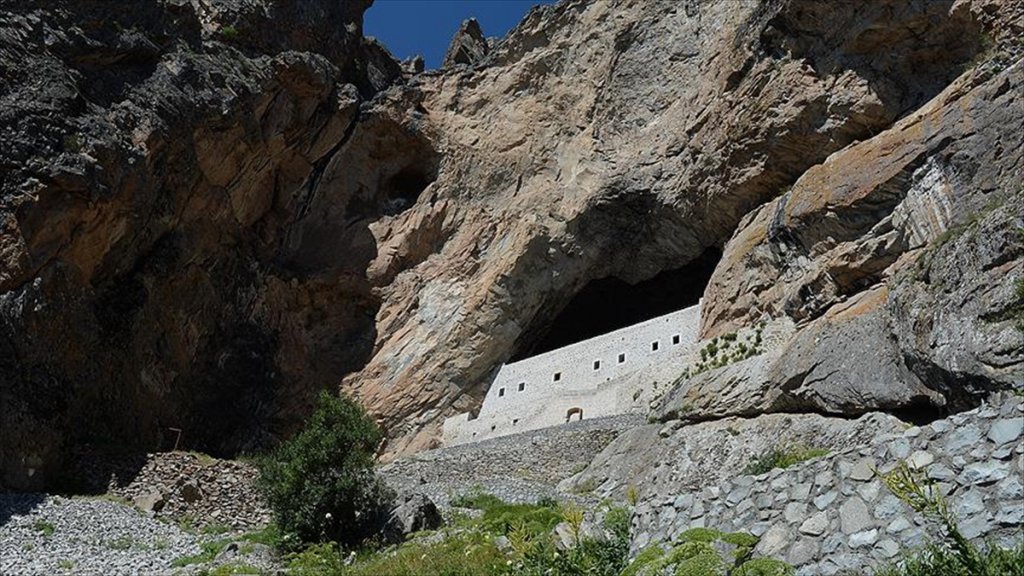 Şebinkarahisar'da 'Kayaya Oyma Manastır' Turistleri Bekliyor