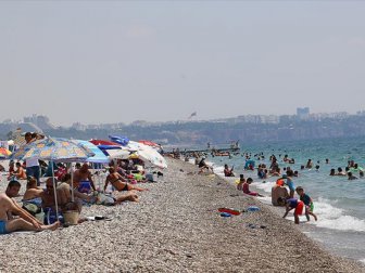 Antalya'da Yoğun Nem Bunalttı
