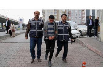 Camideki Çelik Kasadan Koli Bandıyla Para Hırsızlığı