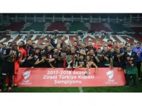 Teleset Mobilya Akhisarspor Kupasını Törenle Aldı