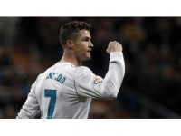 Ronaldo, Neymar Ve Messi'ye Fark Attı