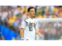 Mesut Özil İlk Kez Yedek Kaldı