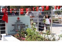 Şehit Halisdemir'in Kabrine Ziyaretçi Akını