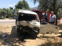 Muğla, Milas’ta Ağaca Çarpan Araç Takla Attı; 1’i Ağır(Güven Güner), 2 Yaralı