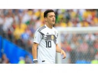 Almanya Milli Futbol Takımı'ndan Mesut Özil Geçti