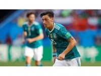Irkçılık Karşıtları Mesut Özil'i Yalnız Bırakmadı