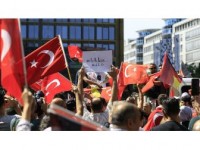 Almanya'da 'Ben Özil'im' Gösterisi