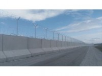 Sınırlara Modüler Beton Duvar Ve Tel Önlemi