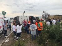 Manisa Akhisar'da can pazarı : Yolcu otobüsü devrildi