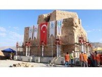 Tarihi Artuklu Hamamı Yeni Yerine İndirildi