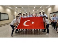 Avrupa Üçüncüsü Genç Basketbolcular Çiçeklerle Karşılandı