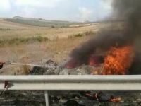 Adana'da Otoyolda Kaza Yapan Araç Alev Alev Yandı