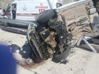 Adıyaman, Gölbaşı'nda Otomobil Bariyerlere Çarptı: 1 Ölü, 3 Yaralı