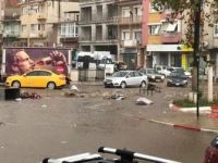İzmir'de Sağanak ve Dolu Yağışı Etkili Oldu