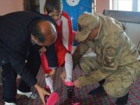 Mehmetçik'ten Köy Çocuklarını Isıtan Kampanya