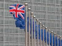 İngiltere'de Brexit Oylaması Ertelendi