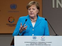 Merkel'den 'Göç Sorunu İçin Toplu Çalışma' Çağrısı