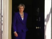 Theresa May Liderlik İçin Mücadele Verecek