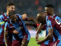 Bordo-Mavili Ekip Golcüleriyle Gülüyor