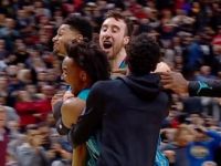 Charlotte Hornets Orta Sahadan Attığı Basketle Kazandı