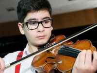 Mozart Ödüllü Ali İnsan Kemanını Elinden Bırakmıyor