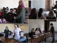 'Engel' Tanımayan Anneler Evlatlarıyla Okul Sıralarında