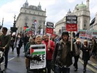 Binlerce Kişi Londra'da Filistin İçin Yürüdü
