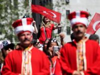New York'ta Bu Yaz Her Yer Kırmızı Beyaza Büründü