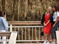 80 Milyon Yıllık Lav Sütunlarına Turist İlgisi