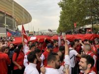 Fransa'da Maç Öncesinde Türkiye Tezahüratları