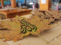 Sonbahar Yaprakları 'Hat Çalışması' ile Sanat Eserine Dönüşüyor