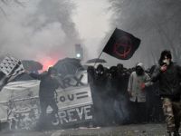 Fransa’daki Protestolar ve Grevler Üçüncü Gününde Devam Ediyor