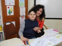 Otizmli Berat Sesini Resimlerle İletişim Kuruyor