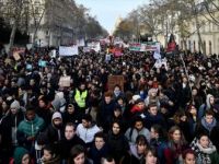 Fransa'da Macron Karşıtları Sokağa Döküldü