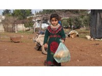 Suriye'de Zor Şartlarda Yaşayan Ailelere Sıcak Yemek Yardımı