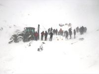 Çığ Altındaki 2 Kişiyi Arayan Ekiplerin Üzerine Çığ Düştü
