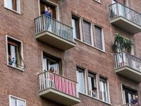 Avrupalılar Koronavirüs Nedeniyle Zorunlu Evlerine Kapanıyor