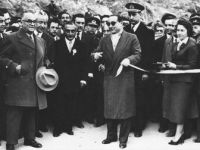 Suya Atılan Adnan Menderes İmzası