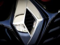 Fransız Otomotiv Şirketi Renault 15 Bin Kişiyi İşten Çıkaracak