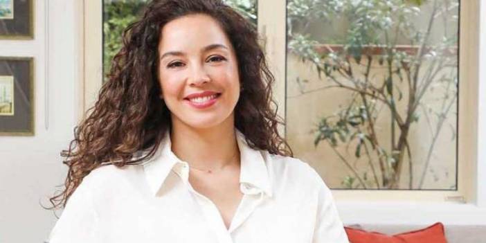 Azra Akın ekranlara dönüyor! Yeni proje müjdesini duyuran Azra herkesi mutlu etti