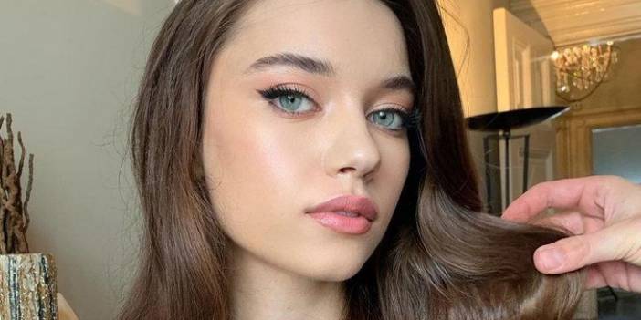 Cesur pozlarını paylaşanlar arasına Afra Saraçoğlu'da katıldı! Yürek hoplattı