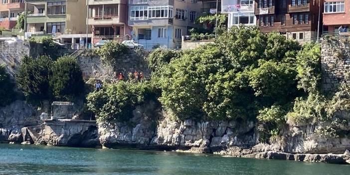 3 Bin Yıllık Amasra Kalesi'ne Zarar Veren Ağaç Kökleri Tek Tek Temizleniyor