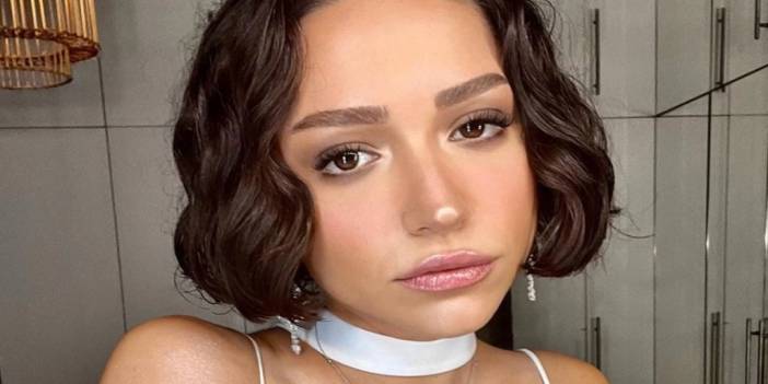 Zeynep Bastık bikiniyle poz verdi