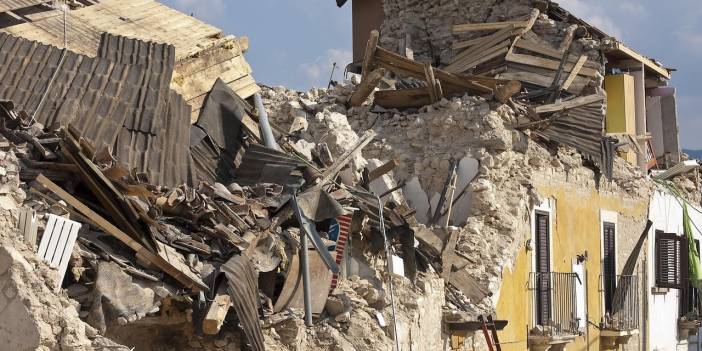 Venezuela'da 39 Saniye Arayla İki Büyük Deprem: 164 Ölü, 971 Yaralı
