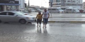 Yağmur Denizli’yi Hazırlıksız Yakaladı! 10 Dakika..