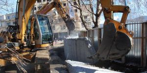 Kosova ve Sırbistan Arasındaki Mitrovica'yı İkiye Ayıran Duvar Yıkıldı