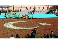 Konya'da 156 Bin Lale İle Türk Bayrağı Oluşturuldu